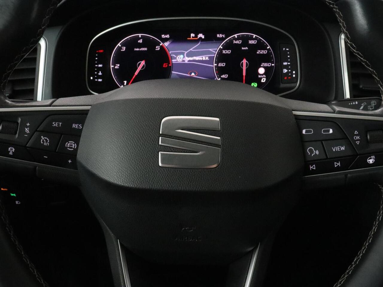 Seat ATECA 2.0 TDI FR Intens | Leder/Alcantara | Stoelverwarming | 360 Camera | Trekhaak | BeatsAudio | Adaptive cruise | Virtual Cockpit | Carplay | Navigatie | Full LED