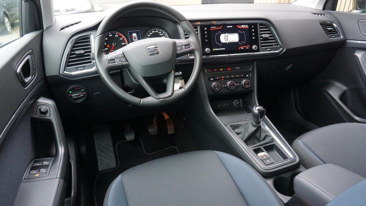 Seat ATECA 1.5 TSI 150pk Style Business Intense LED Trekhaak Navi Clima DAB 17inch LM *NL auto* 62464km! 1e eigenaar!