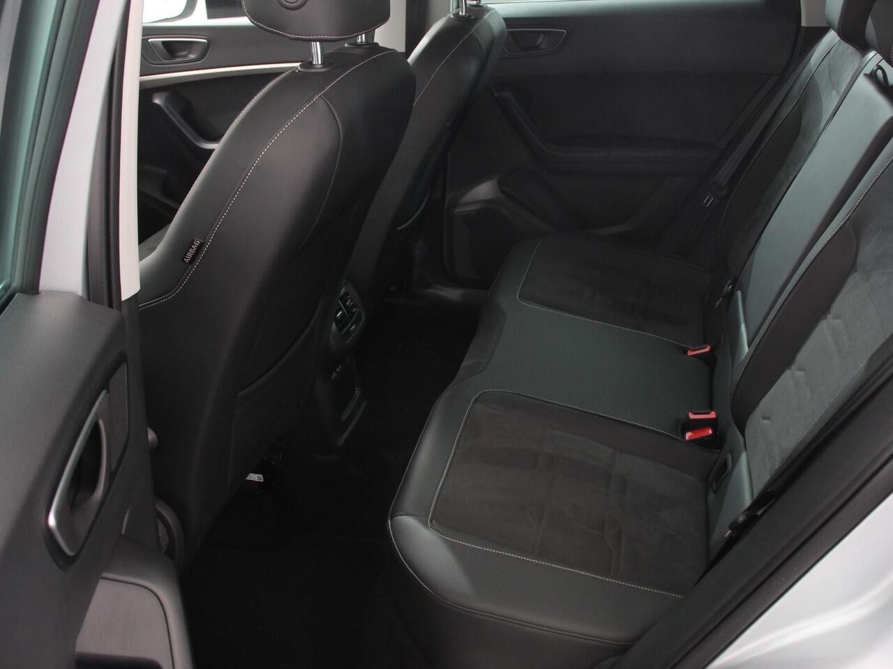 Seat ATECA 1.5 TSI 150pk Automaat Xperience | Navigatie | Apple Carplay / Android Auto | Camera | Parkeersensoren | Stoel-en stuurverwarming | Ledverlichting | Getinte ramen | Climate Control