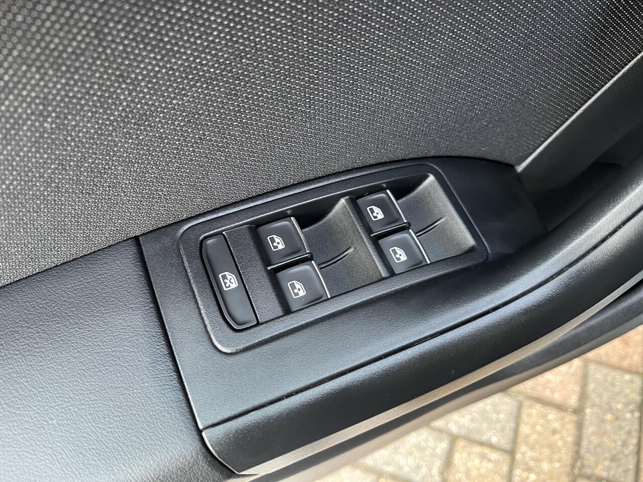 Seat ATECA 1.5 TSI FR Business Intense CAMERA/ PARK. SENSOREN/ CRUISE/ ELEK. ACHTERKLEP/ LED/ STOEL-STUURVERWARM./ VIRTUAL COCKPIT/ FULL LINK/ NAVI/ CLIMA/ DAB