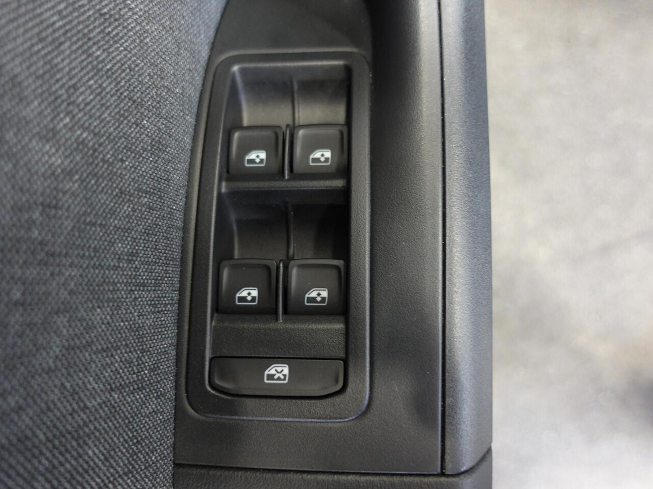 Seat ATECA 1.5 TSI Style Business Intense Airco Cruise Control Navi Virtual Cockpit Privacy Glass PDC VA Camera