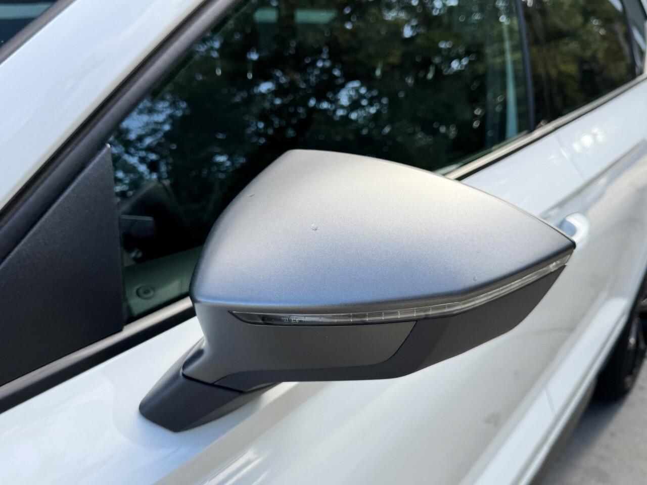 Seat ATECA 1.5 TSI 150pk DSG FR Business Intense Panorama Beats Trekhaak LED Navigatie Stoelverwarming