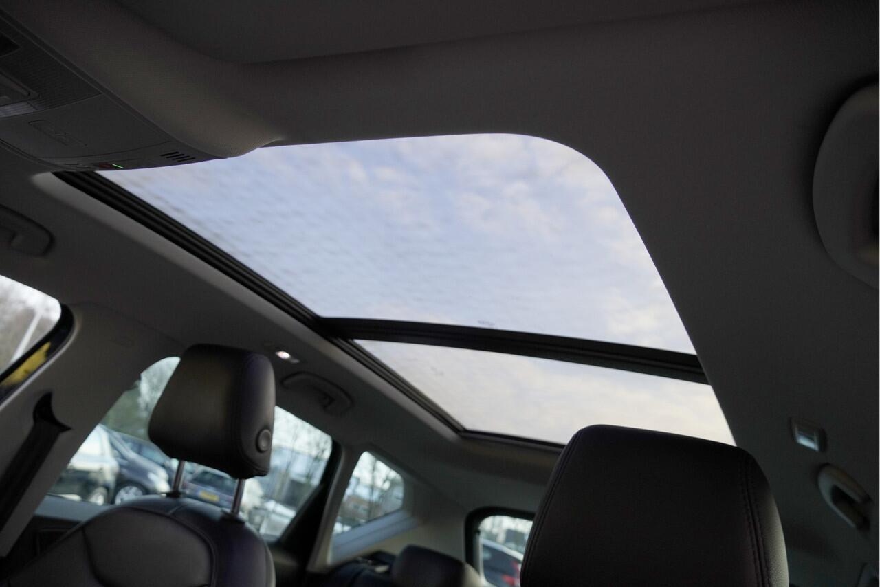 Seat ATECA 1.5 TSI 150PK! Style Business Intense BJ2020 Lmv 17" | Led V+A | Pdc | Navi | Panoramadak | Trekhaak | Achteruitrijcamera | App-Connect | Climate control | Cruise control | Lederen bekleding | Verwarmde voorstoelen/stuur | Nw-Model!