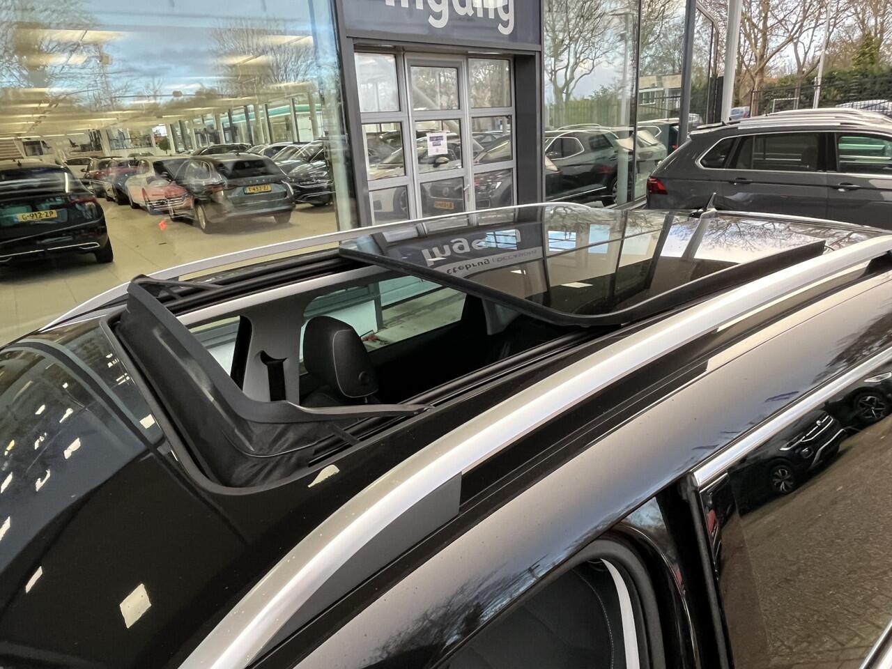 Seat ATECA 1.5 TSI Xperience Business Intense / Alcantara / Panorama dak / Stoel & Stuurverwarming / zwenkbare trekhaak