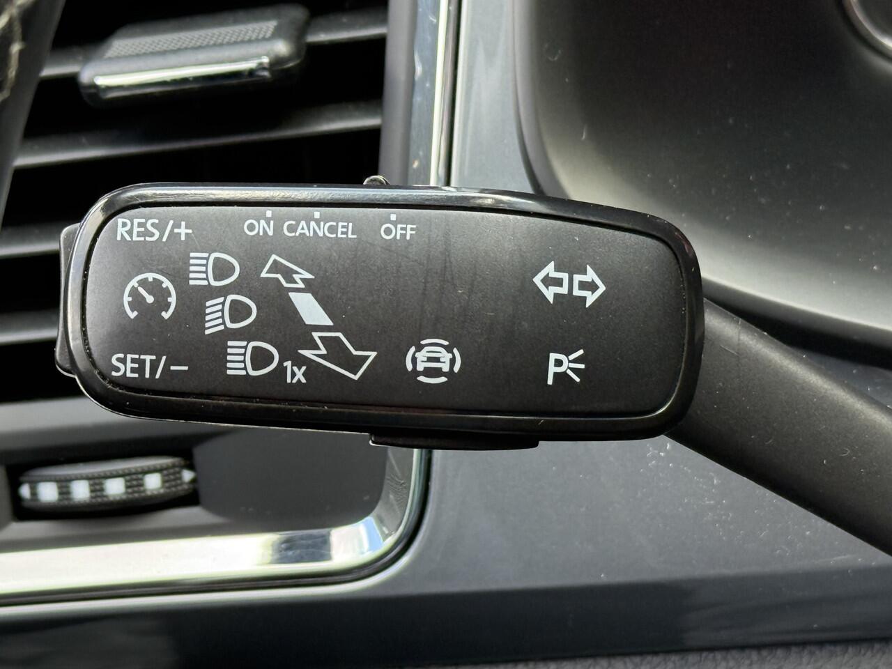 Seat ATECA BWJ 2020 1.0 EcoTSI 116 PK Style Business Intense TREKHAAK | PANORAMADAK | VIRTUAL COCKPIT | APPLE CARP. | ANDROID AUT. | NAVI | CLIMA | CRUISE | BLUETOOTH | CAMERA | PDC | LMV | MULTIFUNCT. STUUR