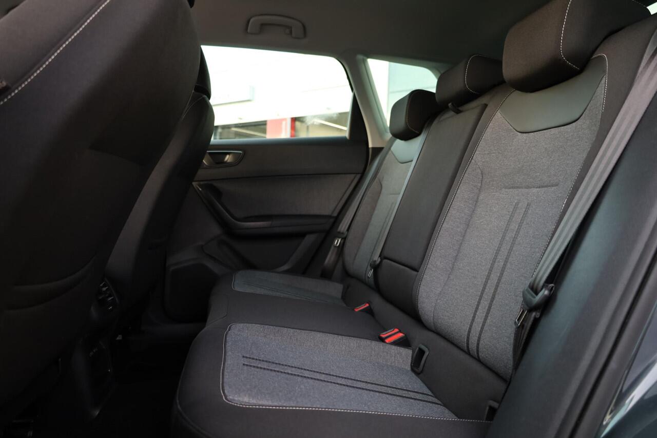 Seat ATECA 1.5 TSI Style Business Intense 110KW/150PK, Nieuw door ons geleverd NL auto 1e eigenaar, Full led, achteruitrijcamera, cruise control, climatronic, carplay, pdc voor en achter, navigatie, park assist, licht en regensensor, spraak bediening, privacy glas