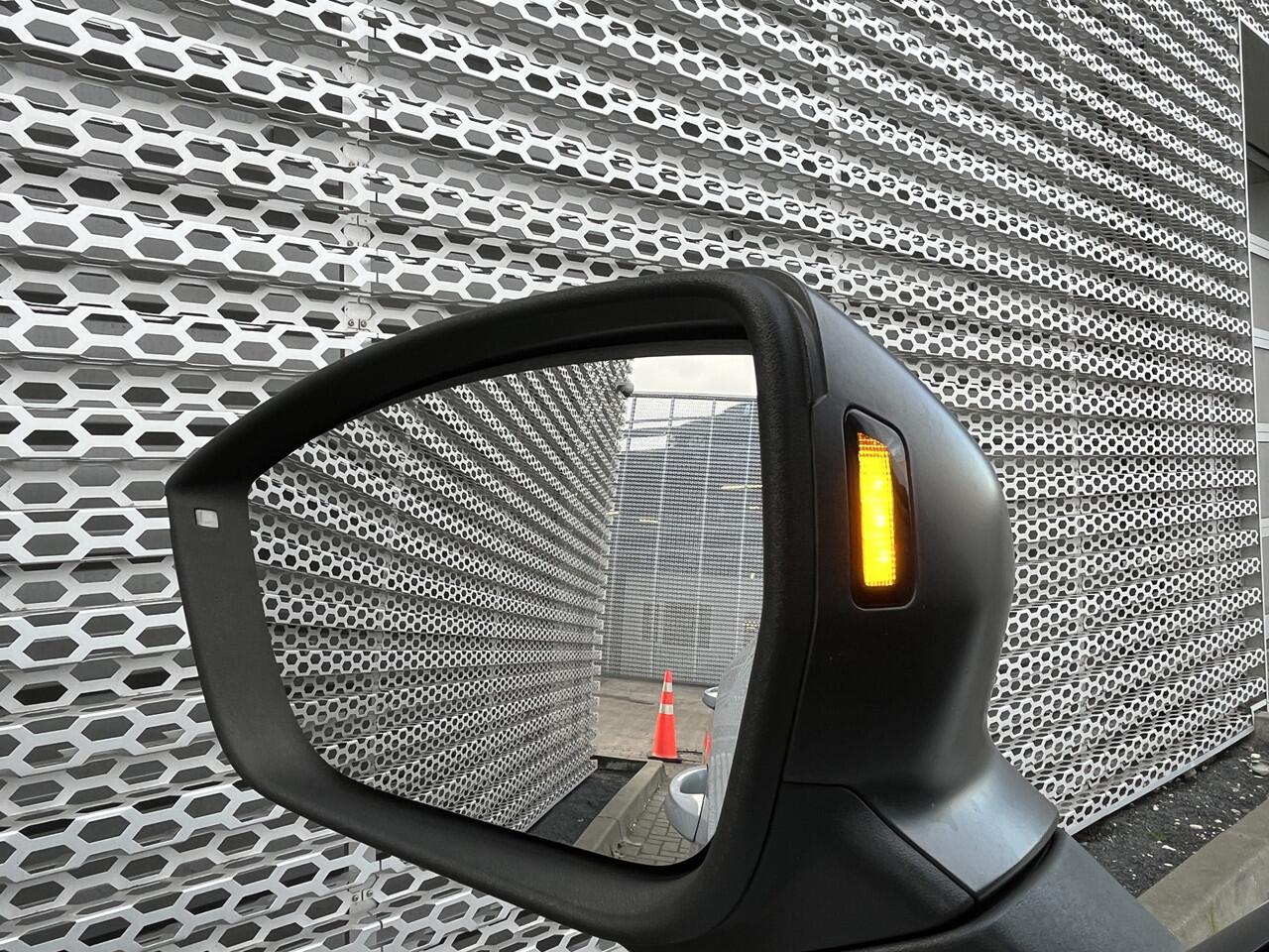 Seat ATECA 1.5 TSI 150PK DSG FR / Digitale Cockpit / Half leer/alcantara / 360 Camera / Draadloos Full Link / Lane assist / LMV 19" / Elektrische Achterklep