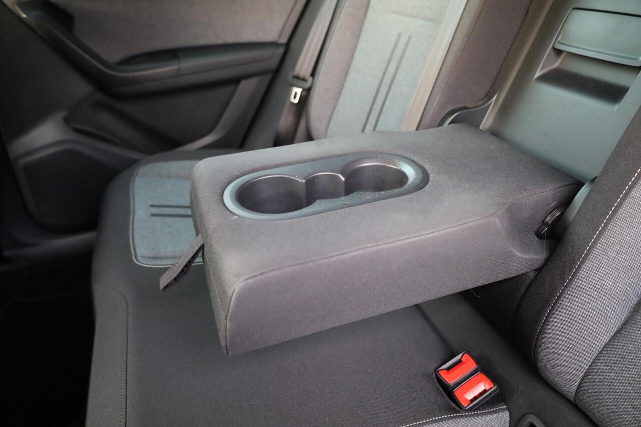 Seat ATECA 1.5 TSI Style Business Intense 110KW/150PK, Nieuw door ons geleverd NL auto 1e eigenaar, Full led, achteruitrijcamera, cruise control, climatronic, carplay, pdc voor en achter, navigatie, park assist, licht en regensensor, spraak bediening, privacy glas