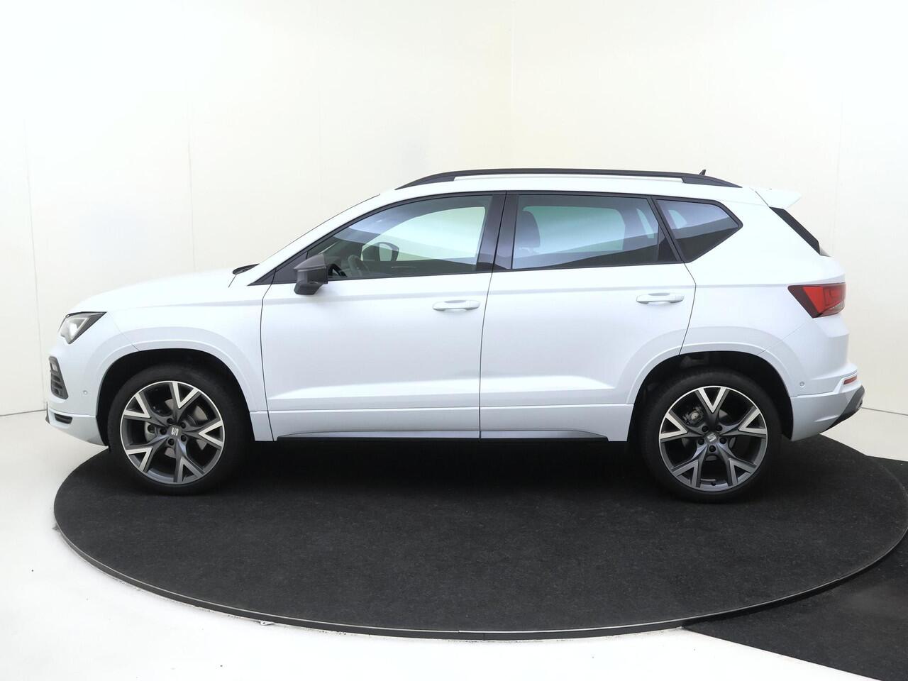 Seat ATECA 1.5 TSI FR Business Intense | Keyless | Parkeerassistent | Dodehoek detectie | Achteruitrijcamera | Stoel- en stuurwielverwarming | Alcantara bekleding | Navigatie | 19" lmv