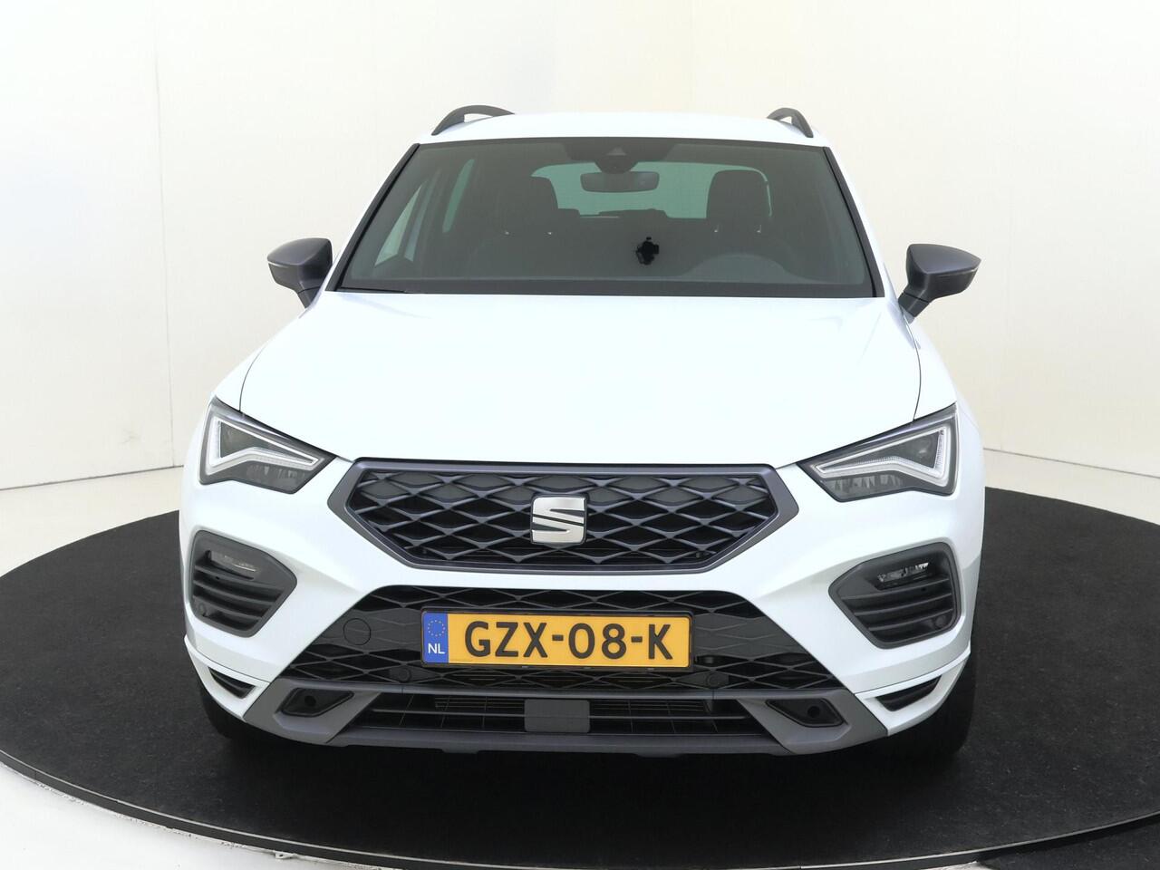 Seat ATECA 1.5 TSI FR Business Intense | Keyless | Parkeerassistent | Dodehoek detectie | Achteruitrijcamera | Stoel- en stuurwielverwarming | Alcantara bekleding | Navigatie | 19" lmv