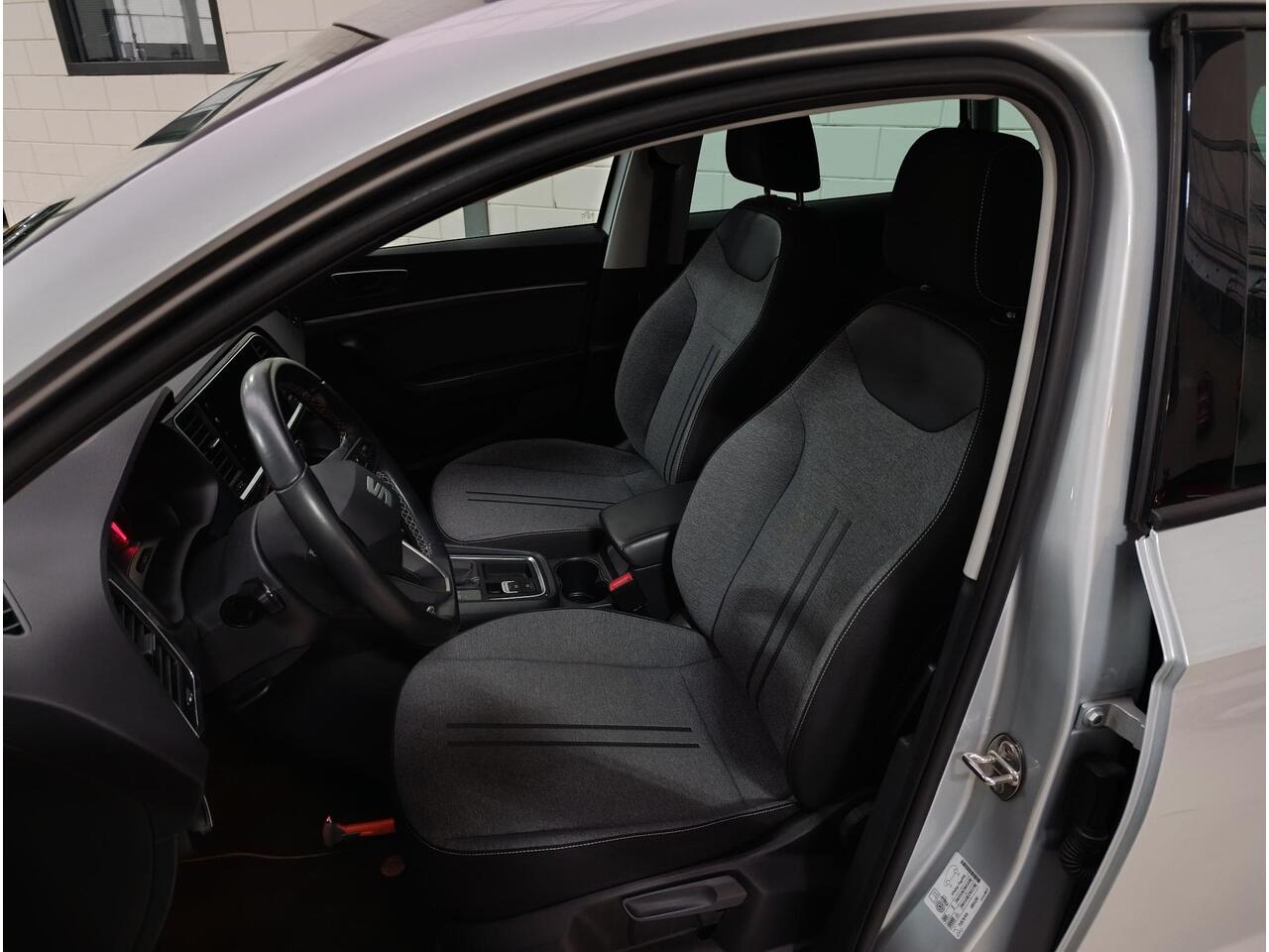 Seat ATECA 1.5 TSI Style Business Intense Climate control | Navigatiesysteem | Parkeersensoren | Cruise controle | Automaat