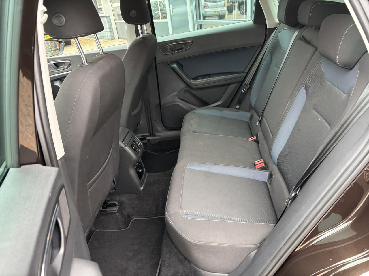 Seat ATECA 1.0 EcoTSI Style Business Intense / Trekhaak / Allseason Banden / Applecarplay/AndroidAuto /