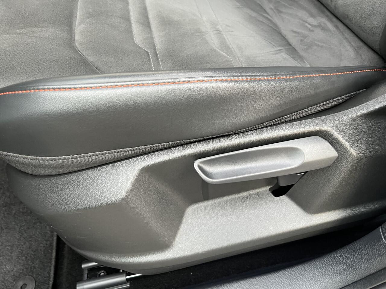 Seat ATECA 1.5 TSI FR Business Intense / AUTOMAAT/ PANO/ TREKHAAK/ 360 CAMERA/ PARK. SENSOREN/ STUUR+STOEL VERWARM./ PARK.SENSOR.V+A/ ELEK.KLEP/ ACC/ DODE HOEK/ FULL LINK/ KEYLESS/ DAB/ DIGITAL DASH/ LANE-ASSIST/ LED/ ISOFIX