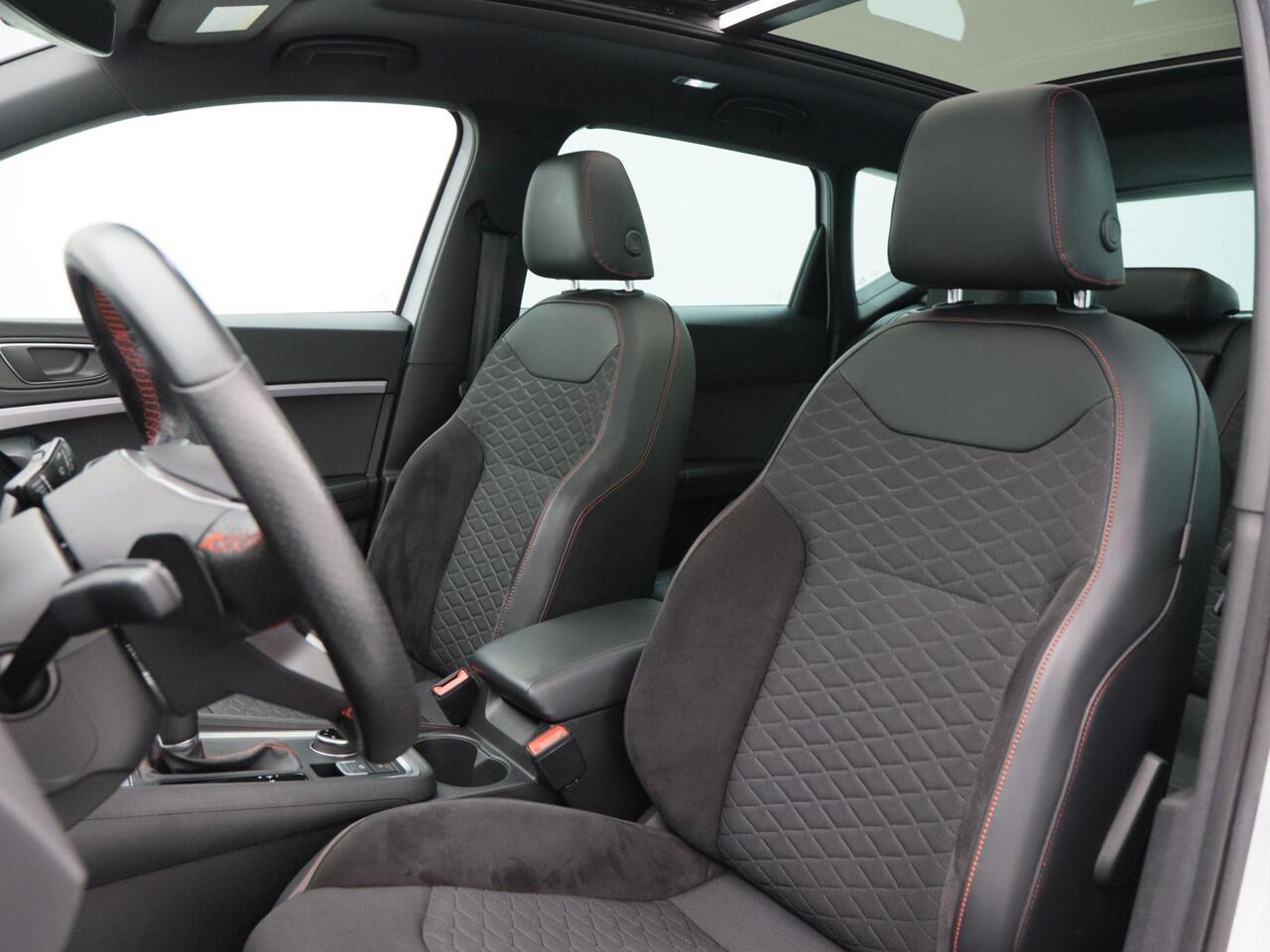 Seat ATECA 1.5 TSi 150 Pk Automaat FR Business Intense | Panoramadak | 19 Inch | Navigatie | Winterpakket | Full LED | Camera | 133.139 Km!!