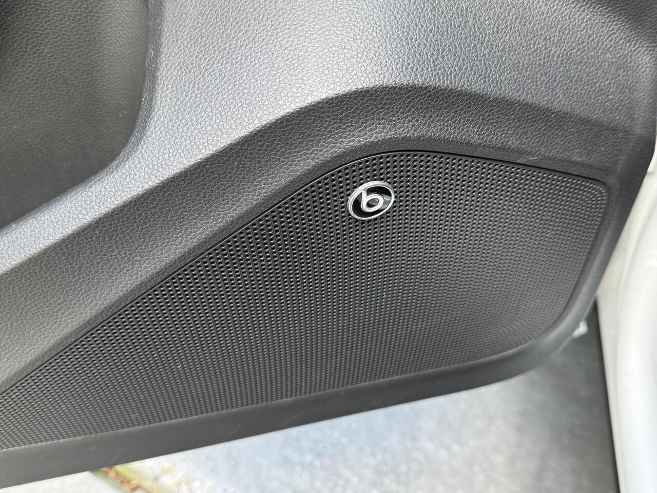 Seat ATECA 1.5 TSI 150pk DSG FR Business Intense Panorama Beats Trekhaak LED Navigatie Stoelverwarming