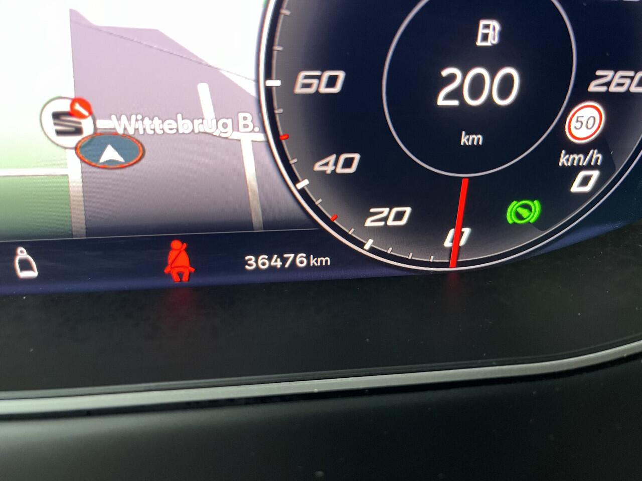 Seat ATECA 1.5 TSI FR Business Intense / AUTOMAAT/ PANO/ TREKHAAK/ 360 CAMERA/ PARK. SENSOREN/ STUUR+STOEL VERWARM./ PARK.SENSOR.V+A/ ELEK.KLEP/ ACC/ DODE HOEK/ FULL LINK/ KEYLESS/ DAB/ DIGITAL DASH/ LANE-ASSIST/ LED/ ISOFIX