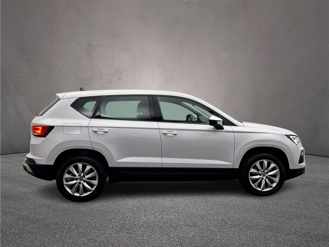 Seat ATECA Style Business Intense 1.5 TSI 150pk DSG Automaat Achteruitrijcamera, Cruise control, Stuurwiel verwarmd, LED koplampen, Stoelverwarming, App connect, Parkeersensor achter