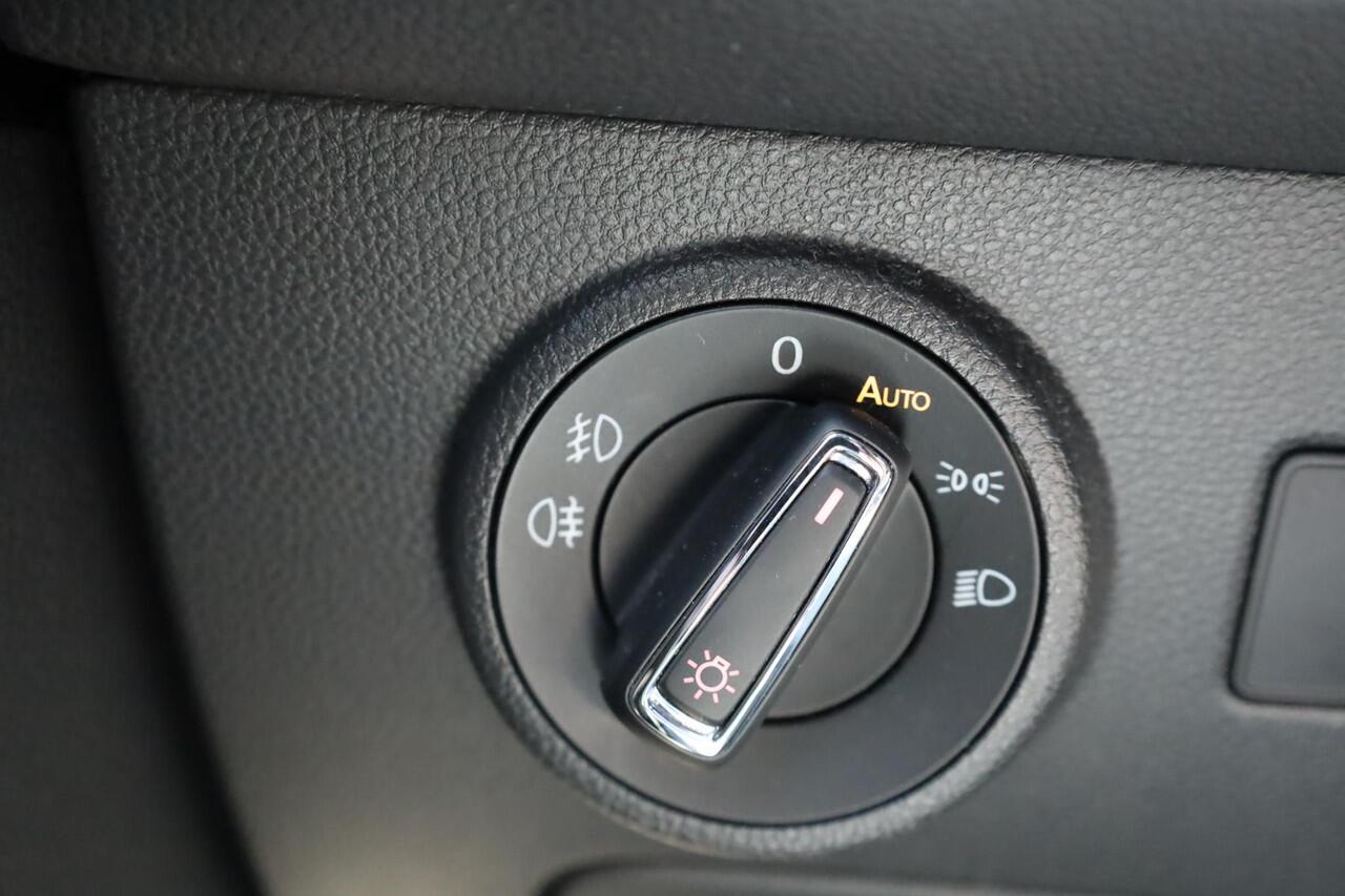 Seat ATECA 1.5 TSI Xcellence Business Intense 110KW/150PK DSG, Digital cockpit, elektrische klep, achteruitrijcamera, ACC, side assist, NL auto dealeronderhouden, alcantara zwart, 18" LMV, zwarte dakhemel, full led, rondom zicht area view camera, draadoos laden carp