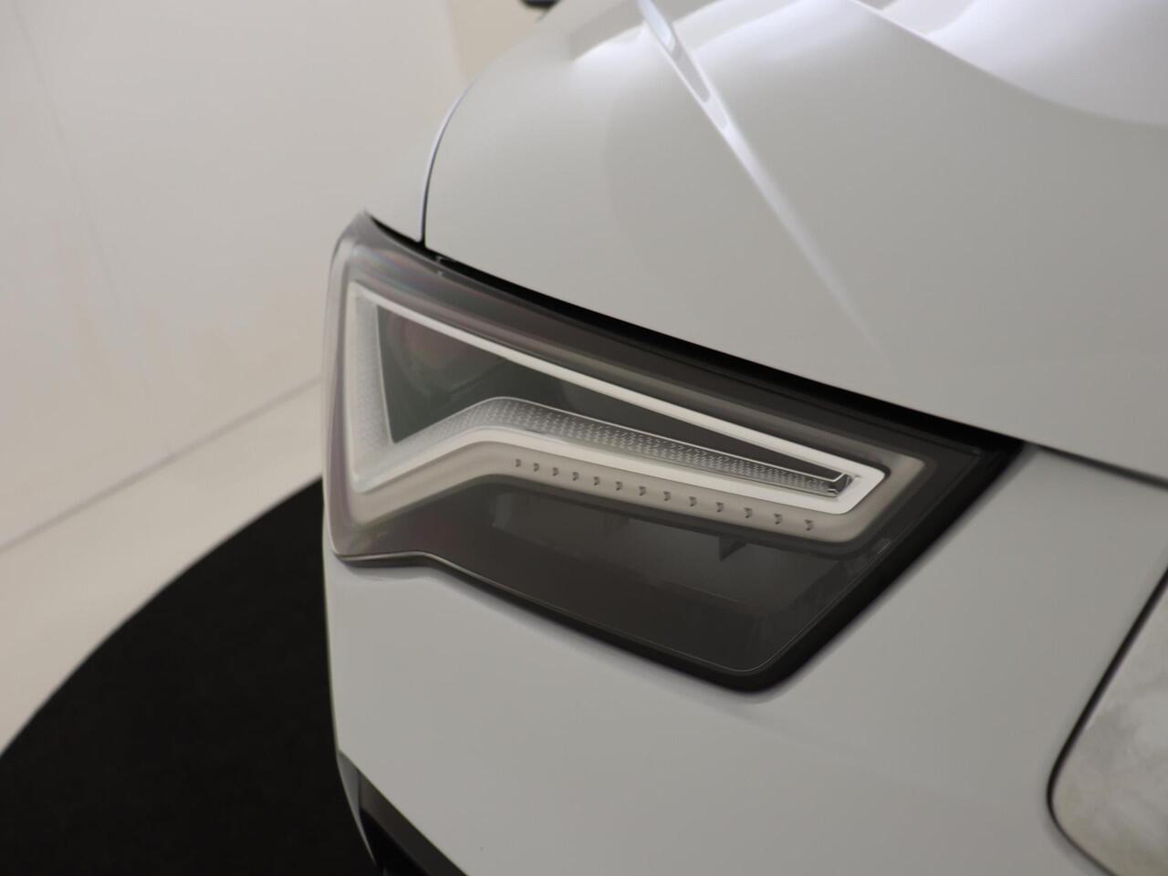 Seat ATECA 1.5 TSI Style Business Intense | Climate control | Trekhaak | Achteruitrijcamera | Navigatie |