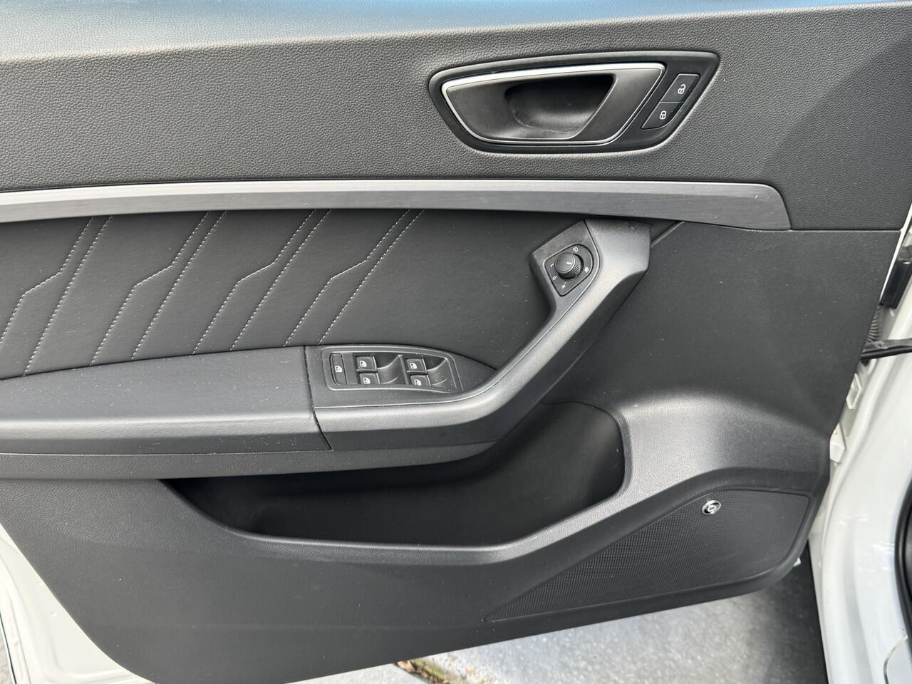 Seat ATECA 1.5 TSI 150pk DSG FR Business Intense Panorama Beats Trekhaak LED Navigatie Stoelverwarming