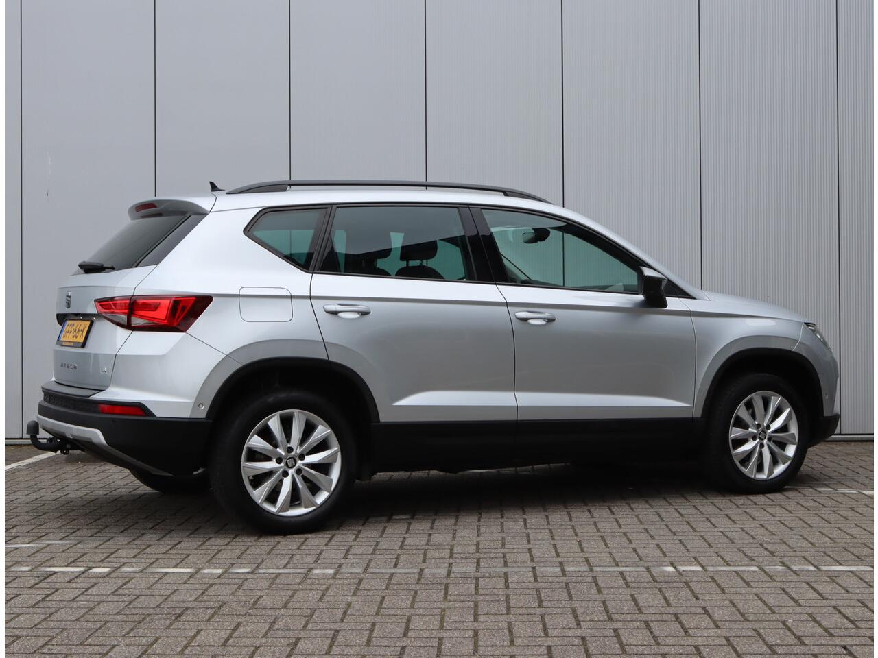 Seat ATECA 1.5 TSI Style | Trekhaak | Parkeercamera | Verwarmde voorruit | LED