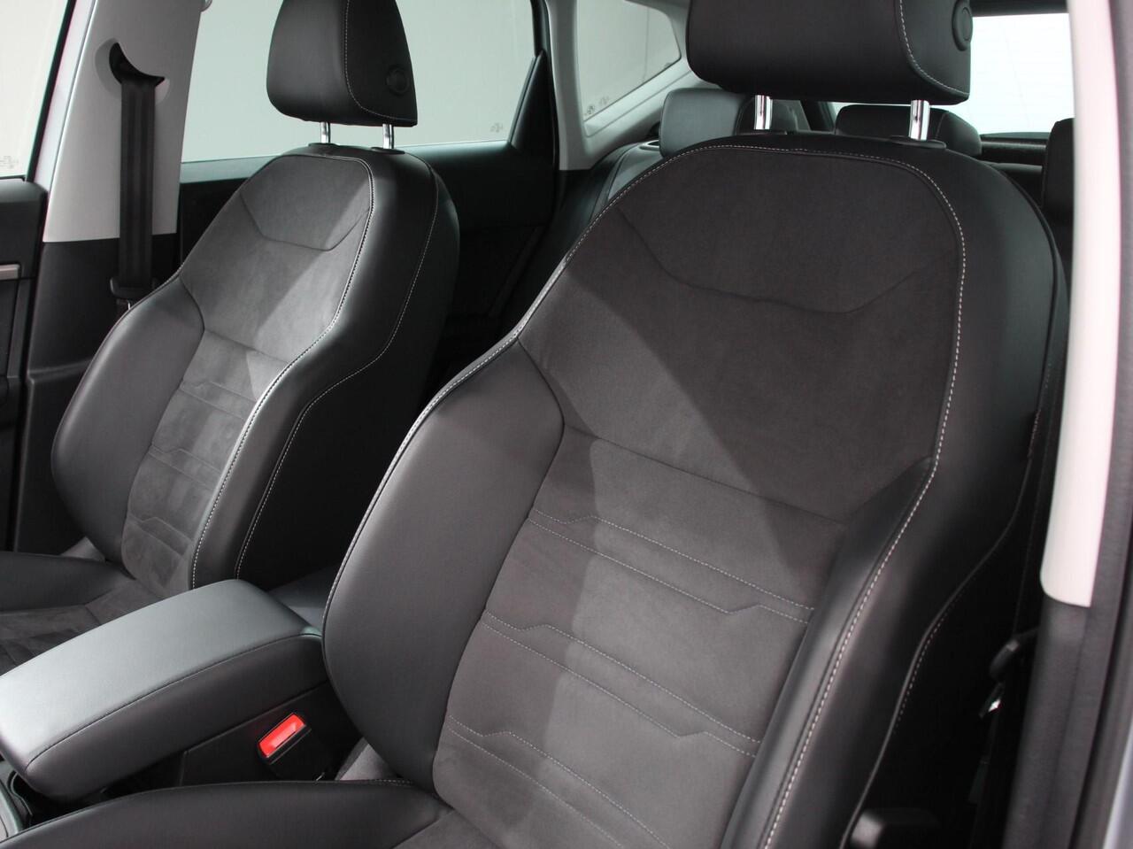 Seat ATECA 1.5 TSI 150pk Automaat Xperience | Navigatie | Apple Carplay / Android Auto | Camera | Parkeersensoren | Stoel-en stuurverwarming | Ledverlichting | Getinte ramen | Climate Control