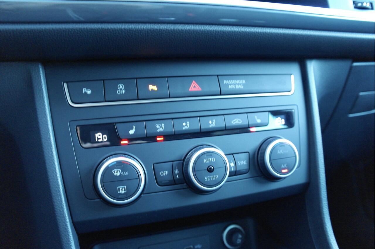 Seat ATECA 1.5 TSI Style Business Intense | NL-Auto | Cruise | Trekhaak | Camera | Carplay | Leder