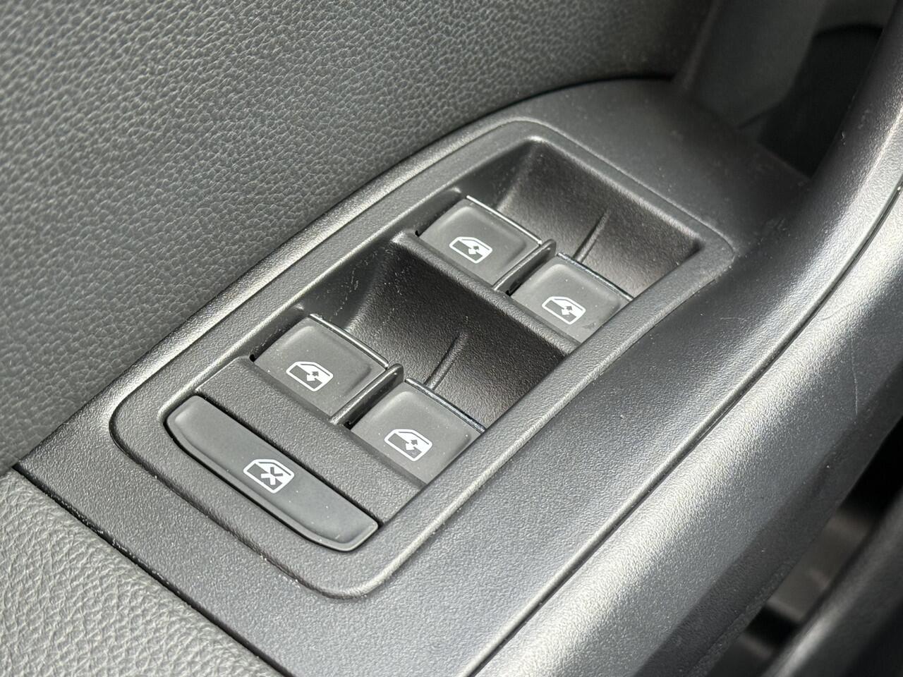 Seat ATECA BWJ 2020 1.0 EcoTSI 116 PK Style Business Intense TREKHAAK | PANORAMADAK | VIRTUAL COCKPIT | APPLE CARP. | ANDROID AUT. | NAVI | CLIMA | CRUISE | BLUETOOTH | CAMERA | PDC | LMV | MULTIFUNCT. STUUR