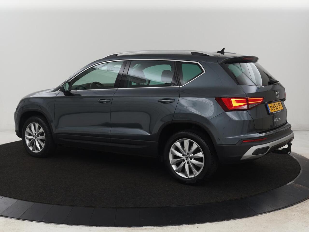 Seat ATECA 2.0 TDI FR Intens | Leder/Alcantara | Stoelverwarming | 360 Camera | Trekhaak | BeatsAudio | Adaptive cruise | Virtual Cockpit | Carplay | Navigatie | Full LED