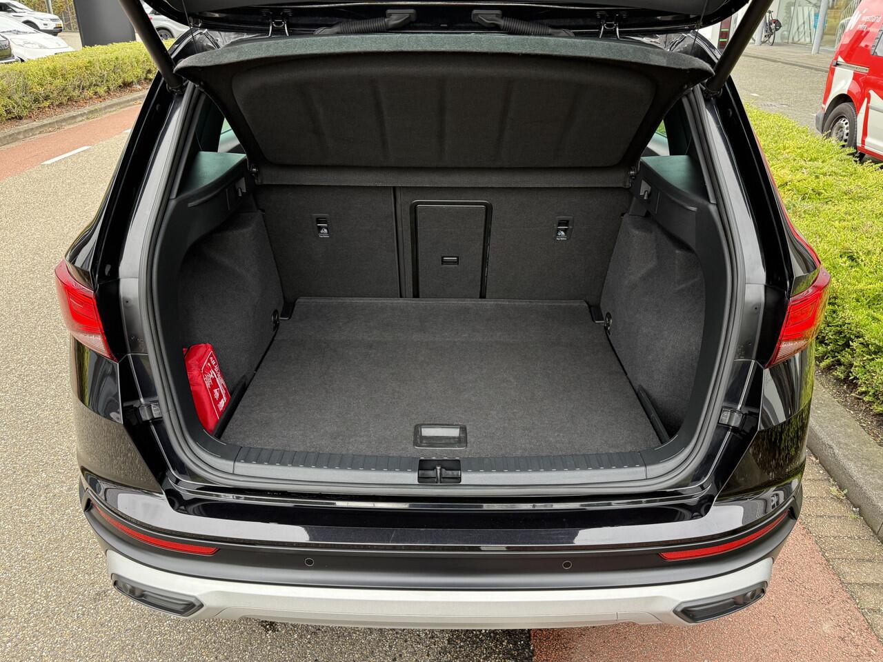 Seat ATECA 1.5 TSI Xperience Business Intense / PANODAK / 19"LMV / CAMERA / Elektr. Klep / NAVI / APP.Connect / Elektr. Zwenkbare trekhaak