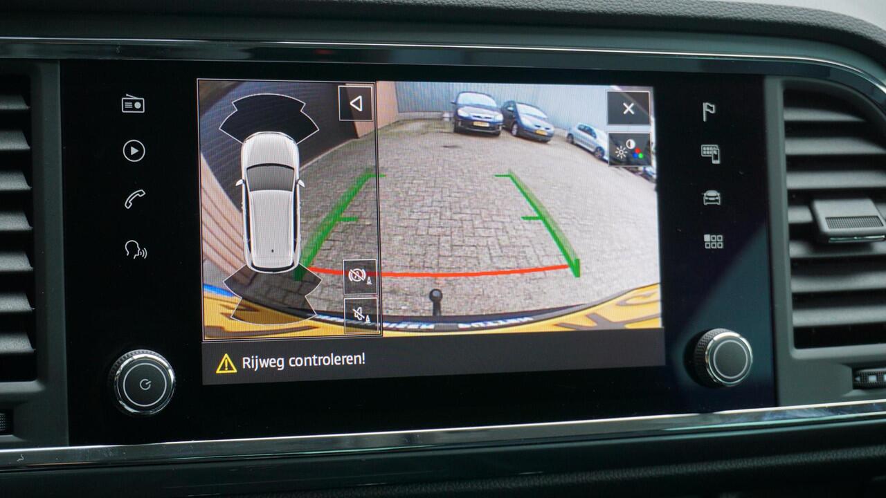 Seat ATECA 1.5 TSI 150pk Style Business Intense LED Trekhaak Navi Clima DAB 17inch LM *NL auto* 62464km! 1e eigenaar!