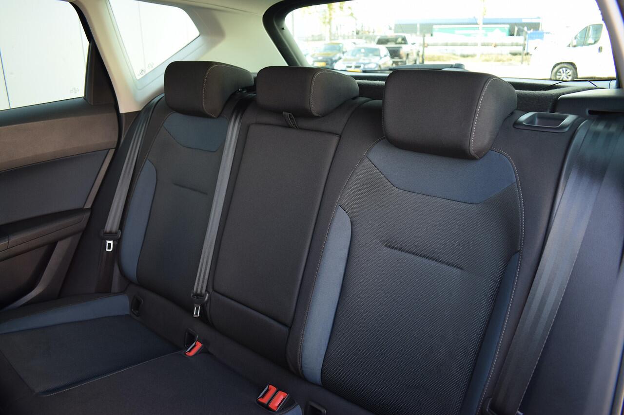 Seat ATECA 1.0 EcoTSI Style Business Intense | Trekhaak | Apple CarPlay | Camera | Climate