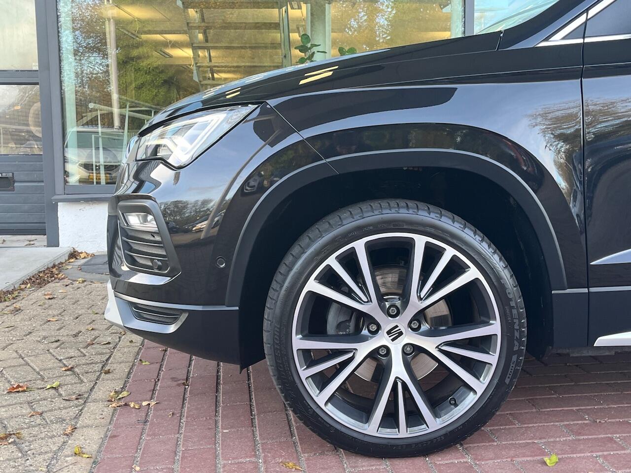 Seat ATECA 1.5 TSI DSG Xperience Business Intense / Virtual cockpit / Suéde bekleding / 19'' LM / Navigatie / Carplay