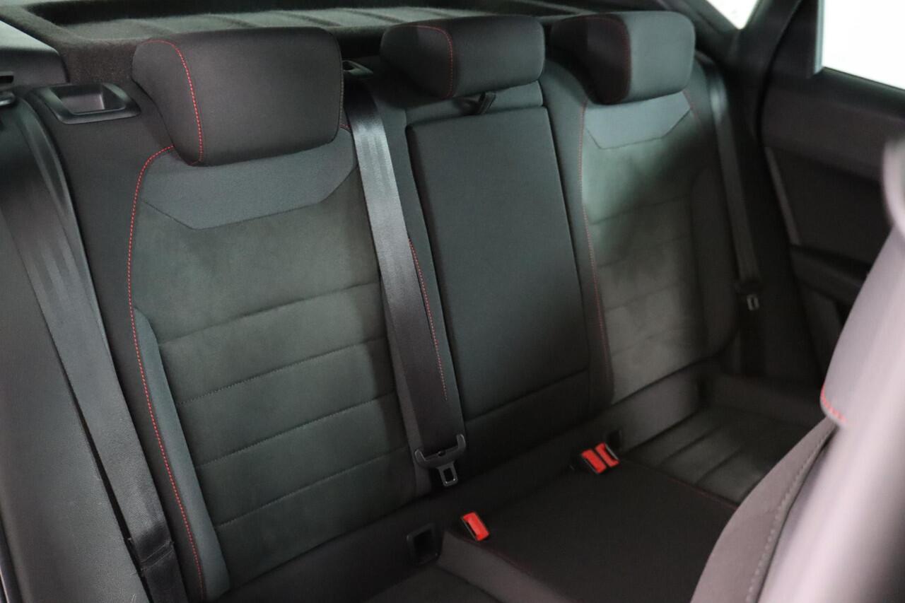 Seat ATECA 1.5 TSI FR Business Intense Panoramadak, 360°Camera, LED, ACC, Apple Carplay/Android Auto