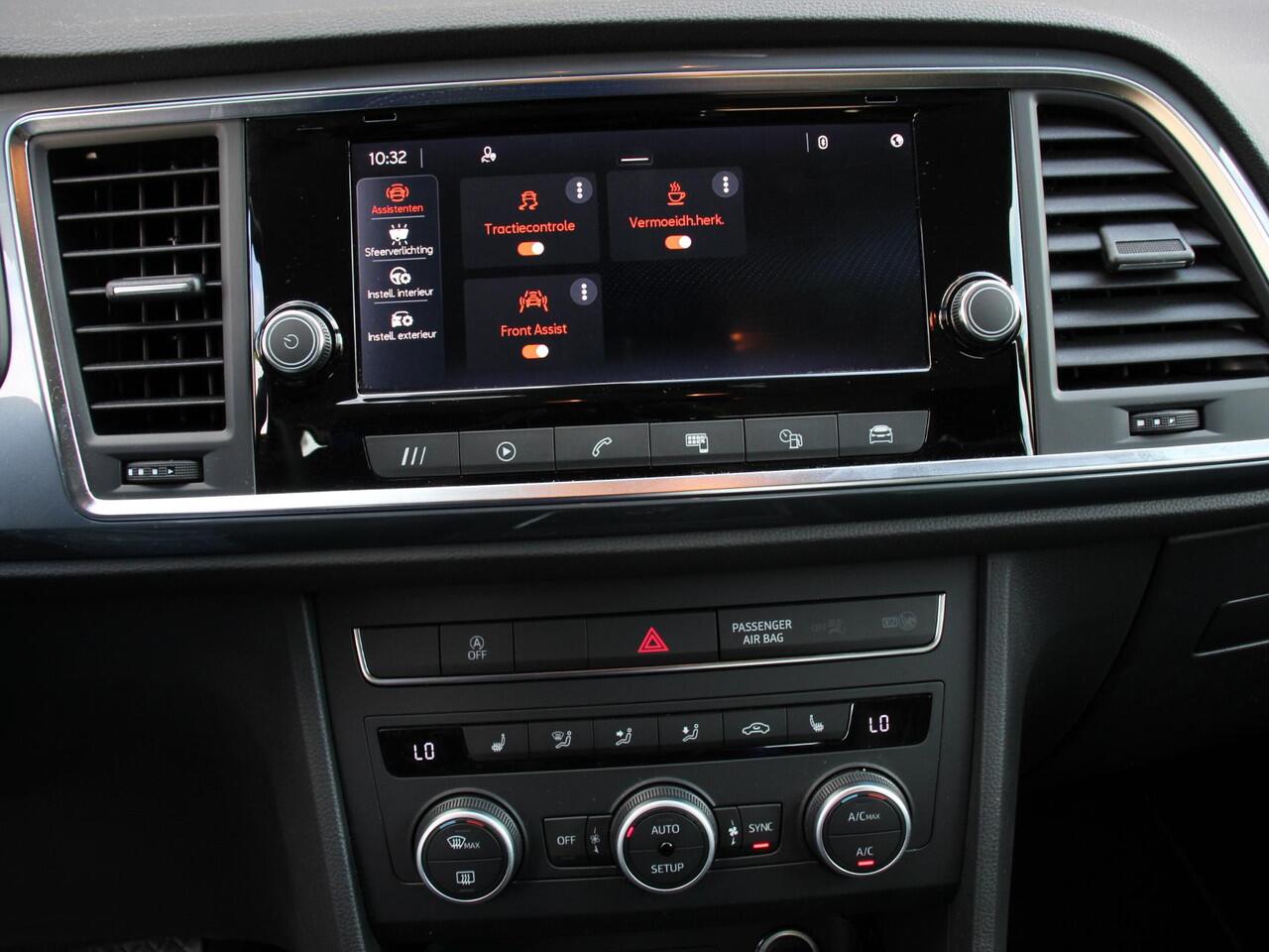 Seat ATECA 1.5 TSI Style Business Intense Climate control Cruise control Keyless start Verwarmde voorstoelen Verwarmde stuur LED Parkeersensoren achter Apple Carplay/ Android Auto