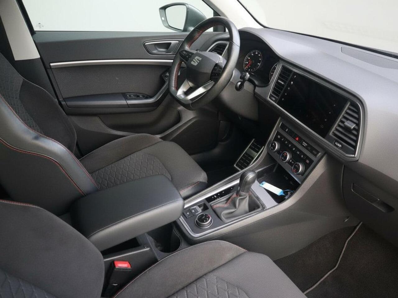 Seat ATECA 1.5 TSI FR Business Intense | Clima | Cruise | Navi/Carplay/Android | Halfleder | Stoelverwarming | PDC + Camera |