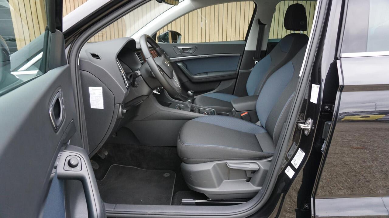 Seat ATECA 1.5 TSI 150pk Style Business Intense LED Trekhaak Navi Clima DAB 17inch LM *NL auto* 62464km! 1e eigenaar!