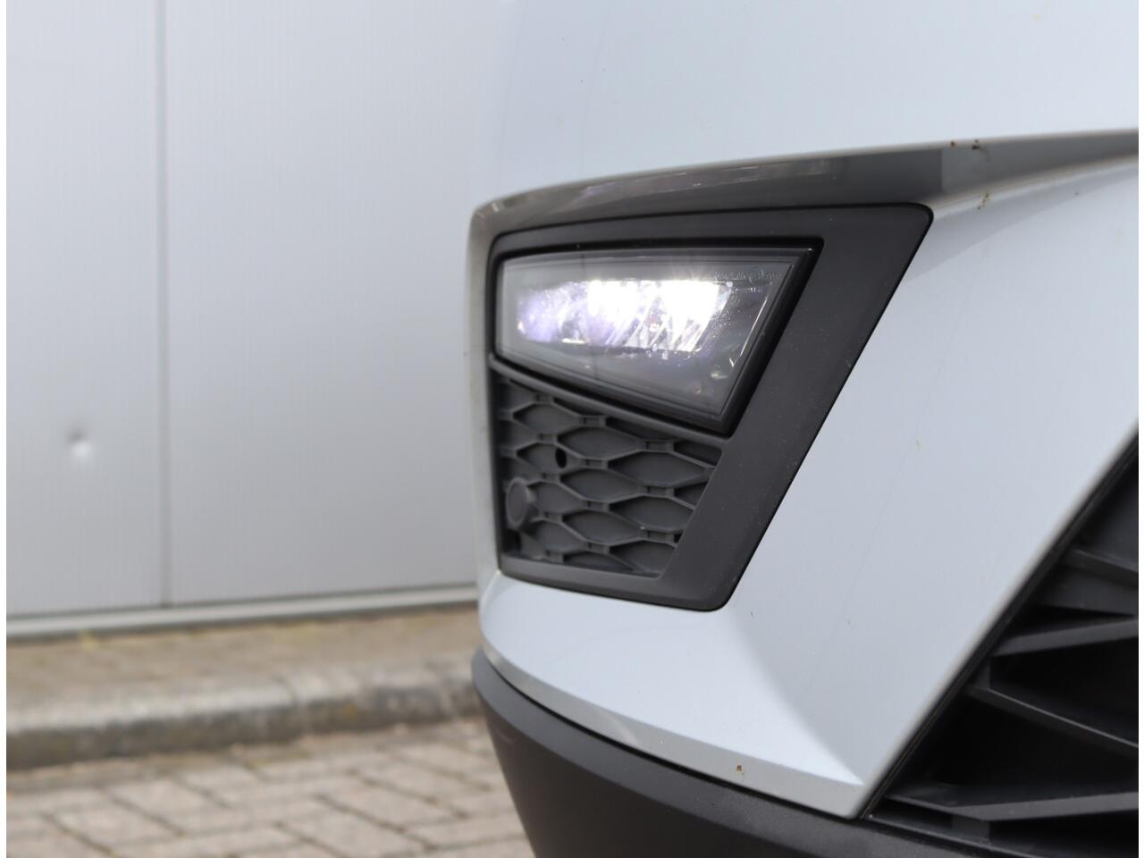 Seat ATECA 1.5 TSI Style | Trekhaak | Parkeercamera | Verwarmde voorruit | LED