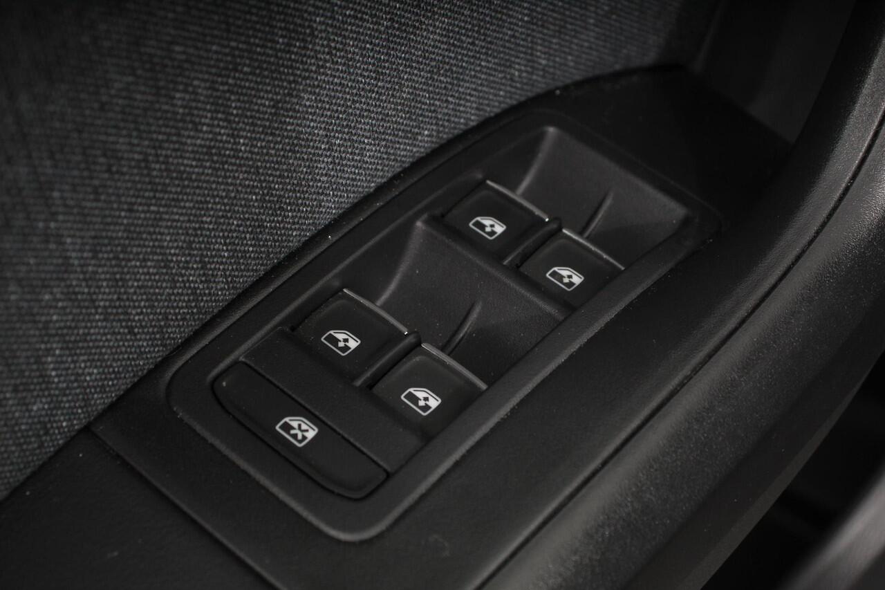 Seat ATECA 1.5 TSI DSG Style Nieuw type Demo! | Climate Control | Parkeer sensoren | Cruise control | DAB | Led | Lichtmetalen Velgen