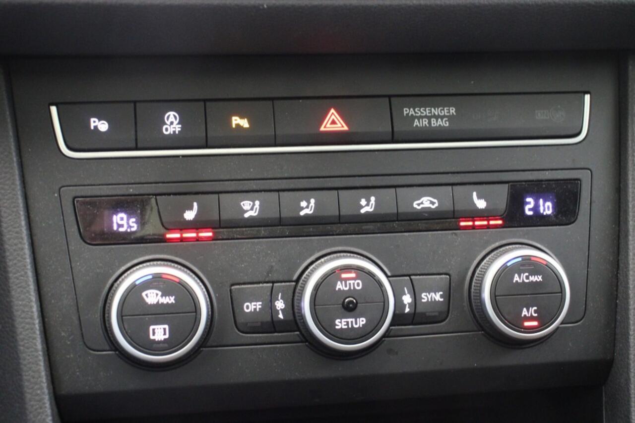 Seat ATECA 1.0 TSI Style Business Intense - Carplay, Panorama, Leer, Navi, Cruise, Beats, Stoelverw.