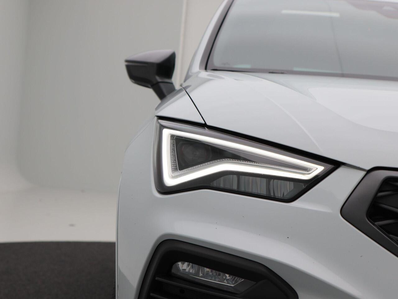 Seat ATECA 1.5 TSi 150 Pk Automaat FR Business Intense | Panoramadak | 19 Inch | Navigatie | Winterpakket | Full LED | Camera | 133.139 Km!!