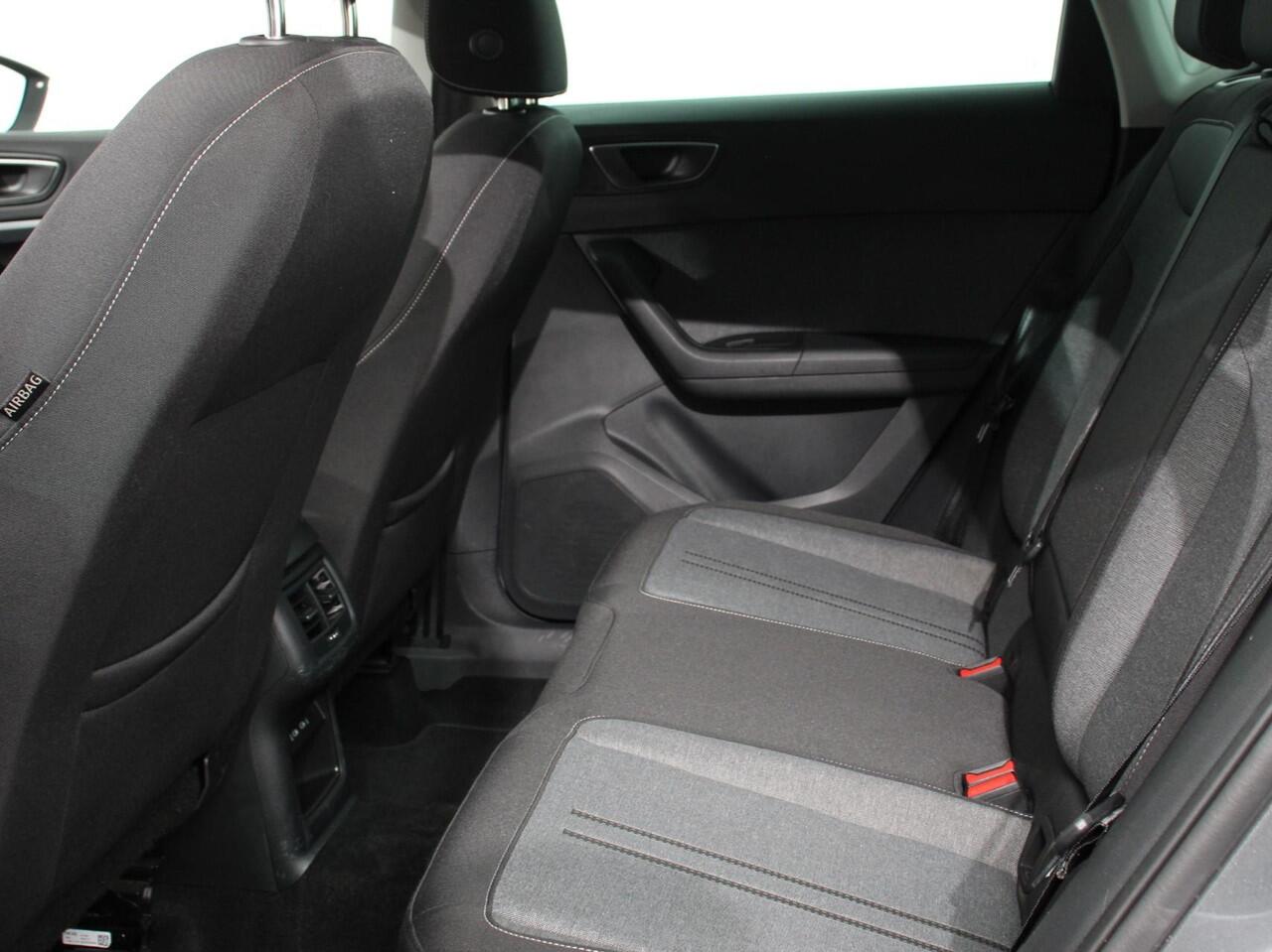 Seat ATECA 1.5 TSI Style Business Intense DSG Navigatie Apple Carplay/Android Auto Camera Parkeersensoren Cruise Control Full Led koplampen Lichtmetalen velgen Virtual Cockpit Getinte ramen Climate Control