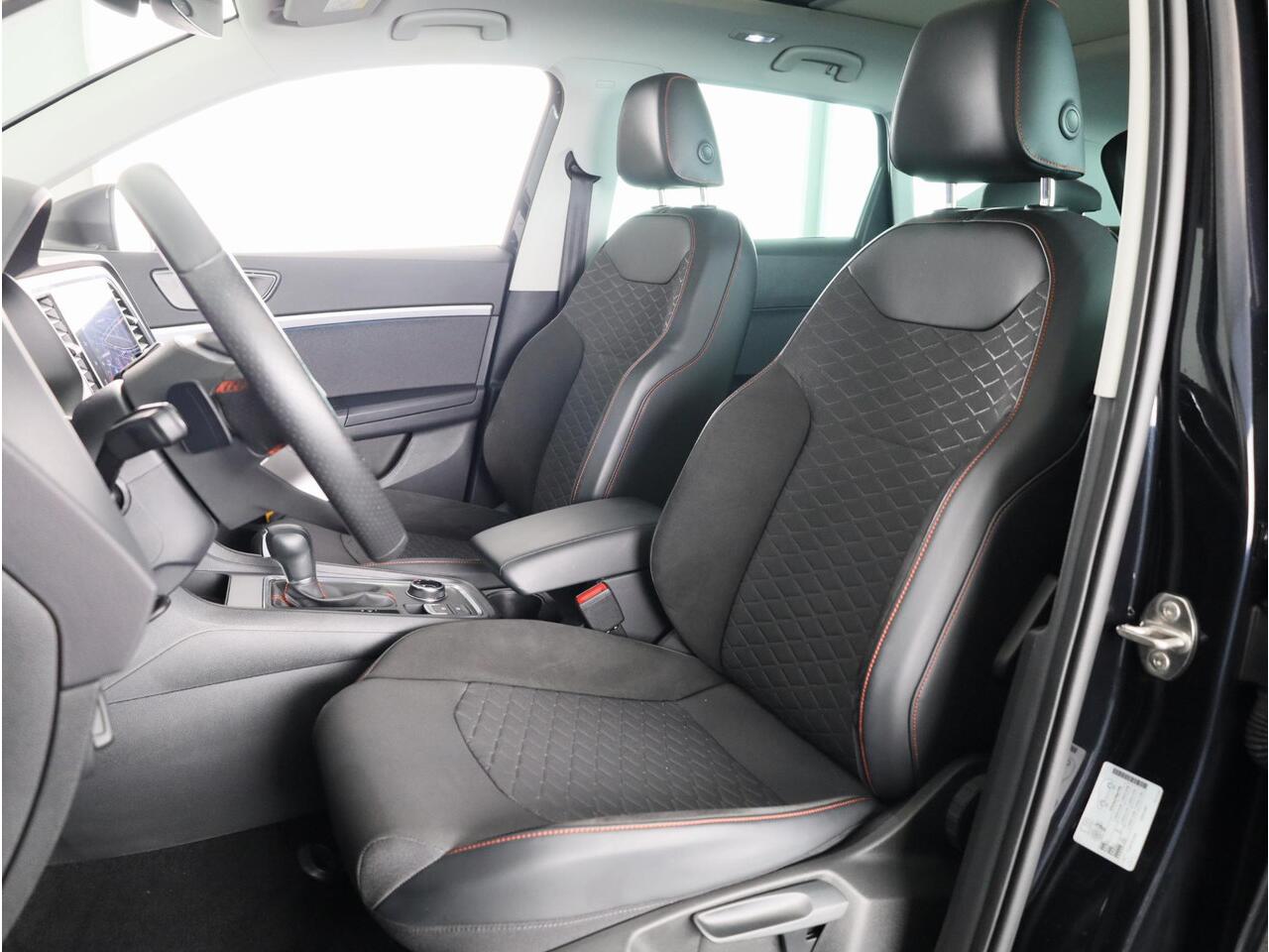 Seat ATECA 1.5 TSI Xperience Business Intense 150pk DSG | Panoramadak | Virtual Cockpit | Parkeercamera | Navigatie