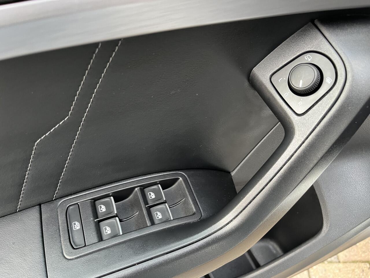 Seat ATECA 1.5 TSI FR Business Intense / AUTOMAAT/ PANO/ TREKHAAK/ 360 CAMERA/ PARK. SENSOREN/ STUUR+STOEL VERWARM./ PARK.SENSOR.V+A/ ELEK.KLEP/ ACC/ DODE HOEK/ FULL LINK/ KEYLESS/ DAB/ DIGITAL DASH/ LANE-ASSIST/ LED/ ISOFIX