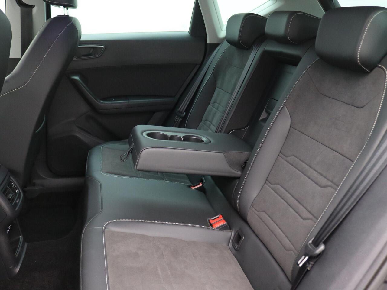 Seat ATECA 1.5 TSI Xperience Business Intense 150PK DSG Trekhaak, Achteruitrijcamera, Keyless, Stoel-Stuurverwarming, Voorruitverwarming, Virtual Pedal, Virtual Cockpit, 18" LM Velgen, Adaptieve Cruise Control