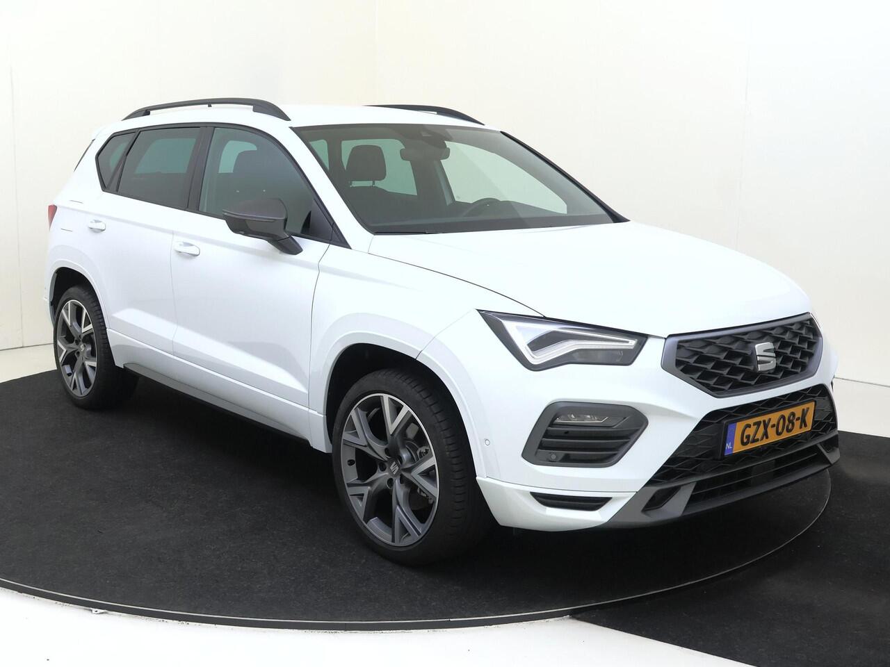 Seat ATECA 1.5 TSI FR Business Intense | Keyless | Parkeerassistent | Dodehoek detectie | Achteruitrijcamera | Stoel- en stuurwielverwarming | Alcantara bekleding | Navigatie | 19" lmv