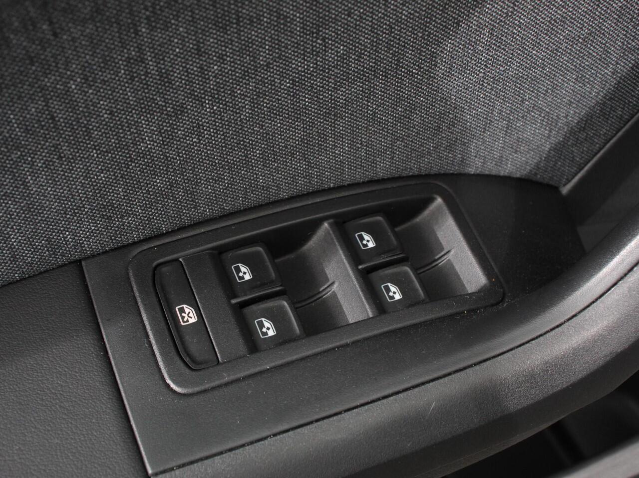 Seat ATECA 1.5 TSI Style Business Intense DSG Navigatie Apple Carplay/Android Auto Camera Parkeersensoren Cruise Control Full Led koplampen Lichtmetalen velgen Virtual Cockpit Getinte ramen Climate Control