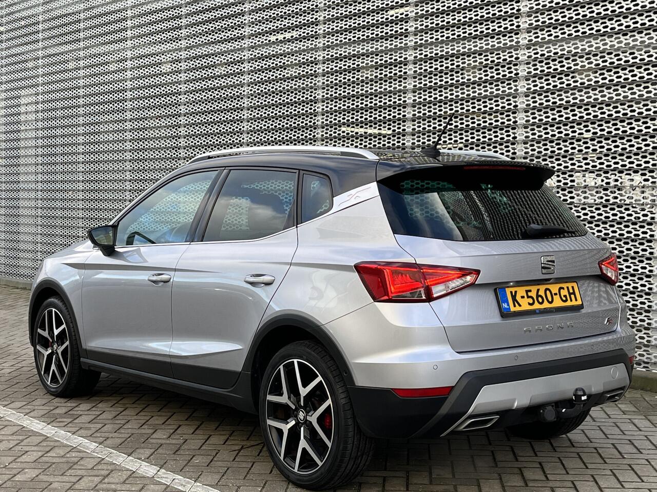 Seat Arona 1.0 TSI FR Business Intense Plus / Digitaal dashboard / Navigatie / Camera / Parkeersensoren V+A / Dodehoek / Trekhaak / **