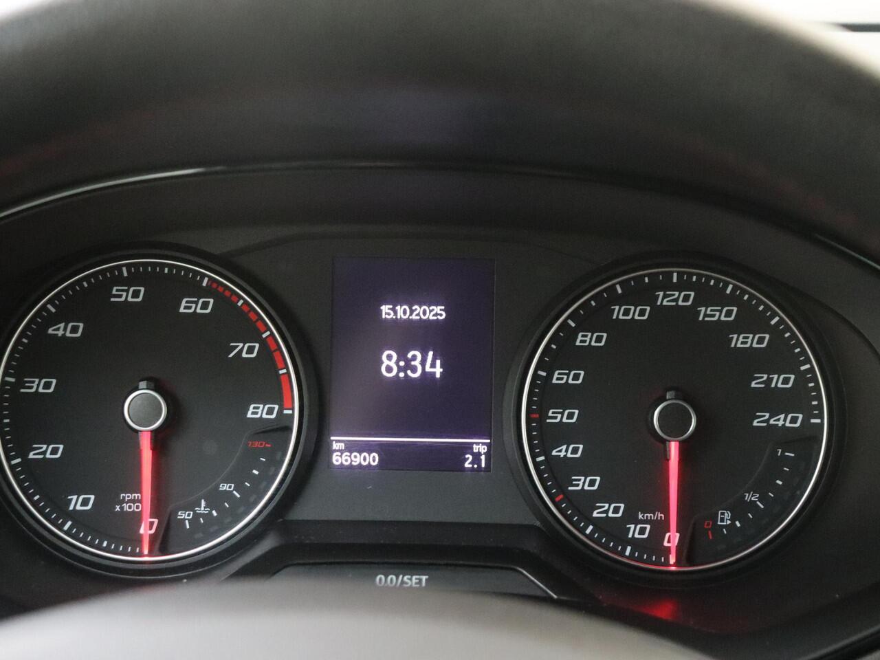 Seat Arona 1.0 TSI FR | Stoelverwarming | Climate control | Cruise control | 'Drive Profile' | Elektrisch inklapbare buitenspiegels | Parkeersensoren achter | Front assist |