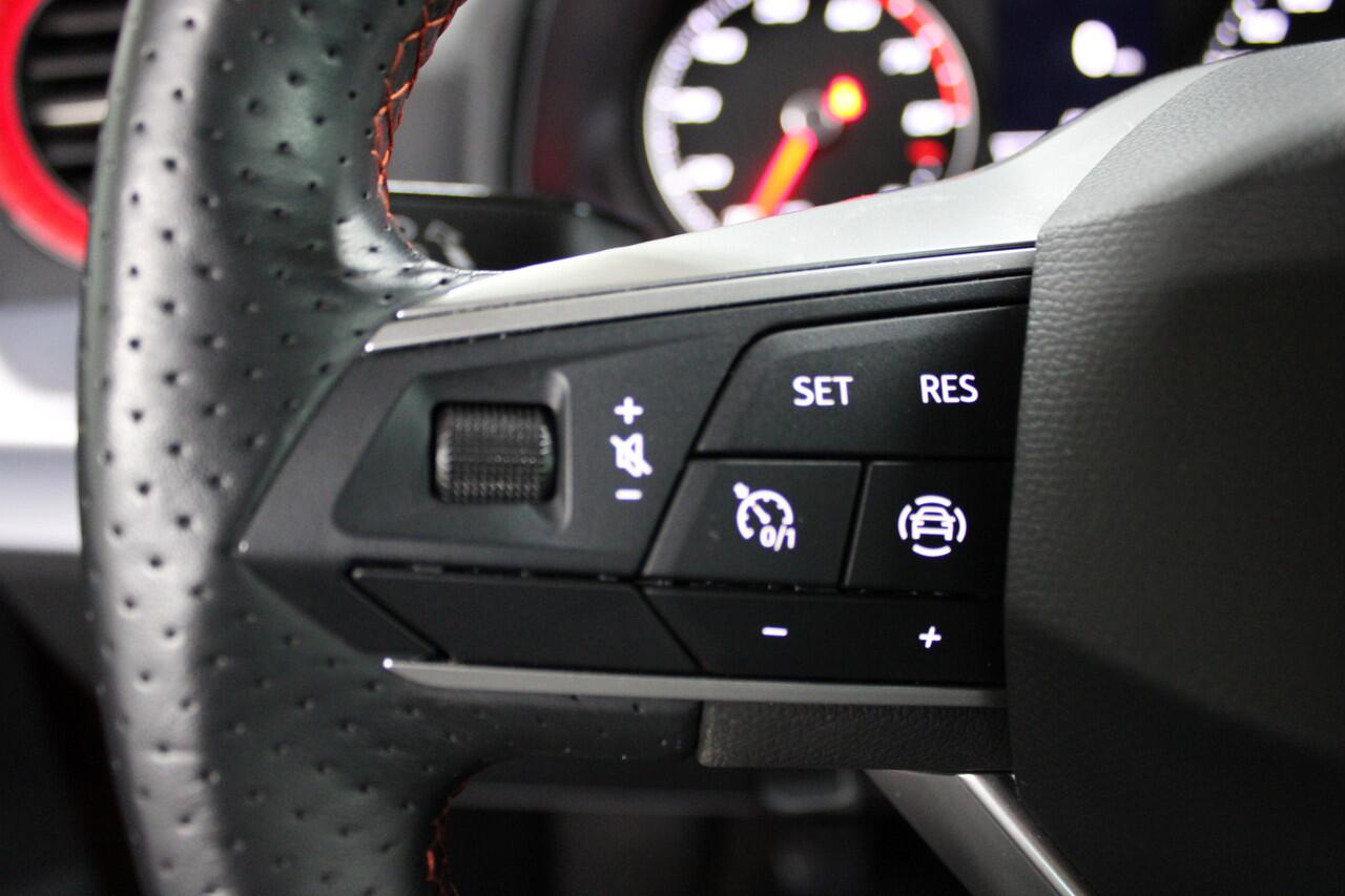 Seat Arona 1.0 TSI FR / FULL LED / DAB+ / 17'' LMV /